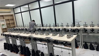 Hoàn Thiện Bàn Giao & Lắp Đặt Dàn Máy Nén Đất Tam Liên Cho Phòng Thí Nghiệm